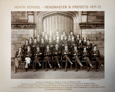 Three rows of 1971/72 prefects standing behind one row seated with Mr Crosby in the middle of the seated row