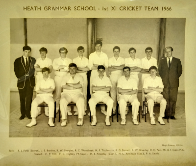 Formal photograph showing thirteen players, six standing and seven sitting, with Mr Hunter standing on the right of the back row